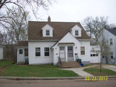 Main picture of 1004 1/2 E Grand Ave