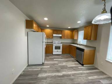 Main picture of 4255 Studio Ct NE