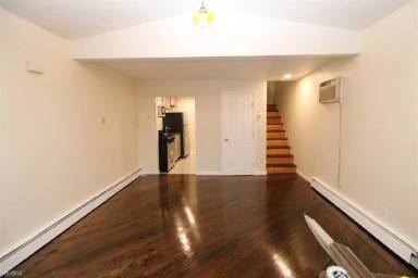 Main picture of 466 Revere St
