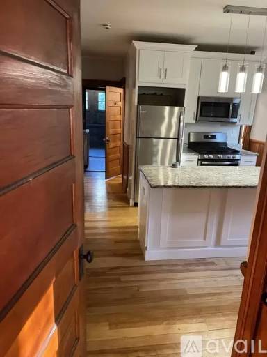 Main picture of 77 Sterling St