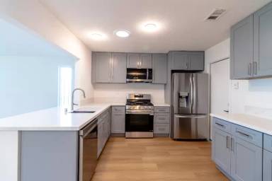 Main picture of 10766 Parkdale Ave