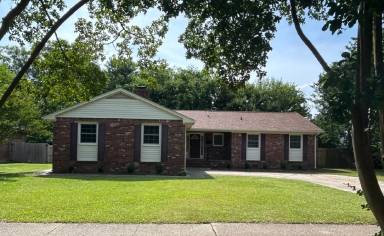 Main picture of 301 S Parliament Dr