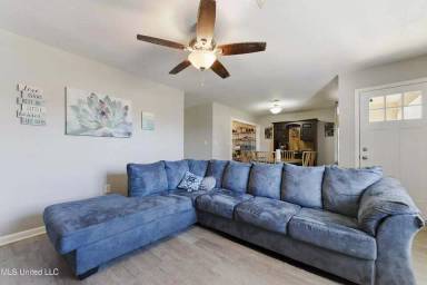 Main picture of 80 John F Kennedy St