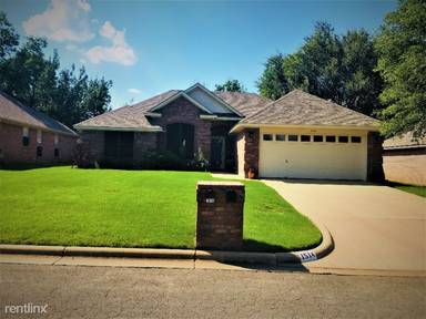 Main picture of 1514 Clover Ln