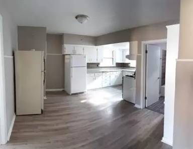 Main picture of 611 E Pleasant St