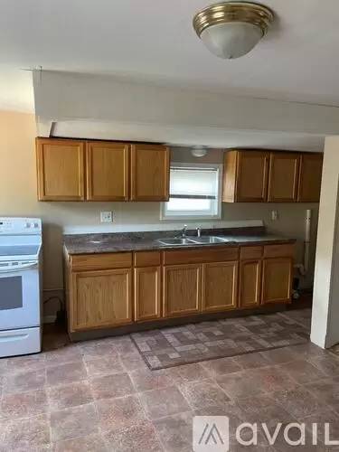 Main picture of 131 W Washington Ave