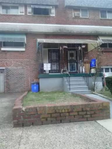 Main picture of 1212 W Oxford St