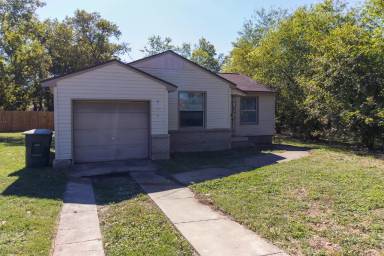 Main picture of 910 Diamond Cir