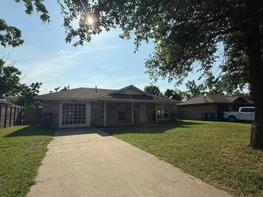 Main picture of 1102 Phillips Cir
