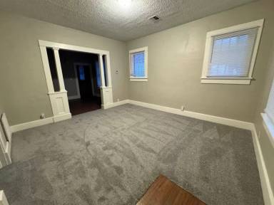 Main picture of 214 W 9th St