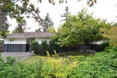 Main picture of 710 N 104th St