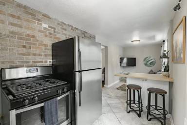 Main picture of 1545 Charles Ave