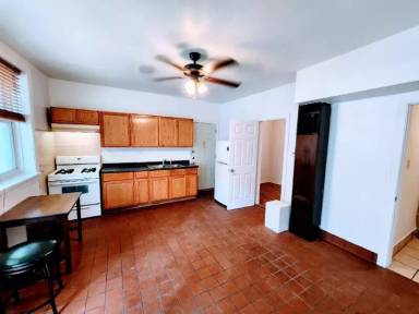 Main picture of 1710 W 37th St