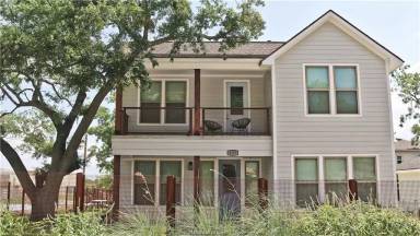 Main picture of 297 Glade St