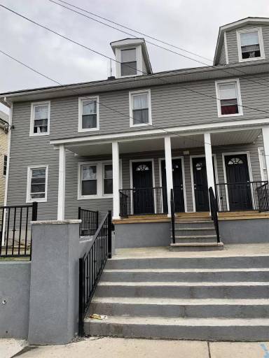 Main picture of 840 Summer St