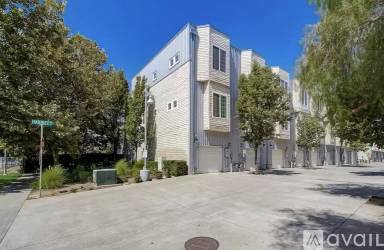 Main picture of 438 Harriet Ln