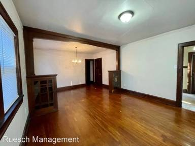 Main picture of 408 S Van Buren St