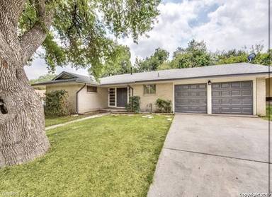 Main picture of 202 Fantasia St