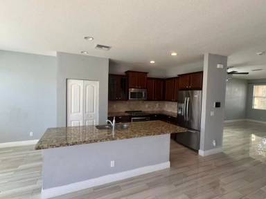 Main picture of 810 Palm Tree Ln