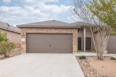 Main picture of 1020 Carolyn Cv
