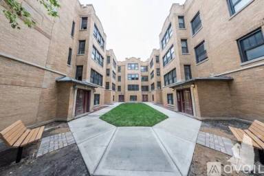 Main picture of 2618-26 N Rockwell St