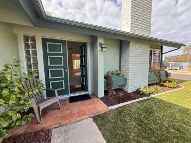 Main picture of 144 Roper Ct