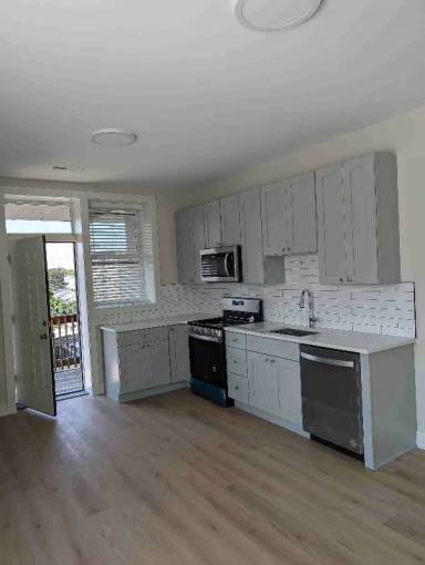 Main picture of 3184 N Milwaukee Ave