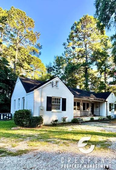 Main picture of 220B Woodrow St