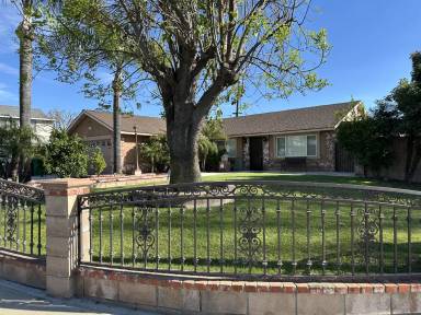 Main picture of 4611 Harrison St