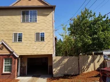 Main picture of 12161 SE Harold St