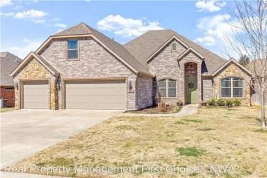 Main picture of 4402 SW Alfalfa Ave