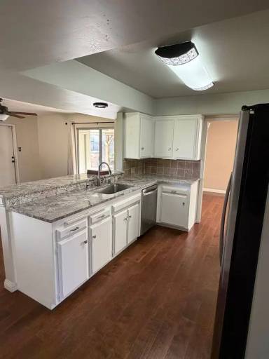 Main picture of 105 River Oaks Dr