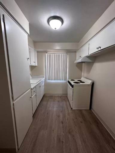 Main picture of 1001 E Stearns Ave