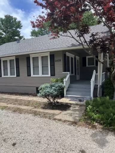 Main picture of 2409 SW 12th St