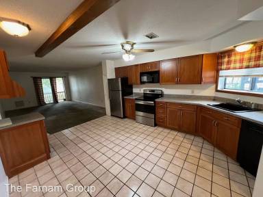 Main picture of 202 Main St