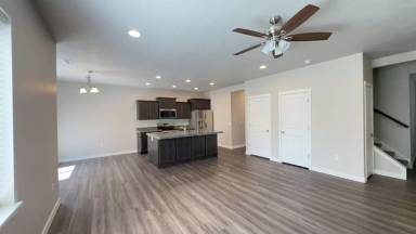Main picture of 863 W Wellington Ave