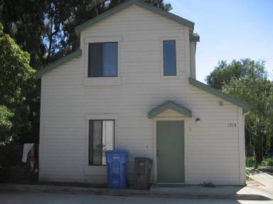Main picture of 1215 Bond St