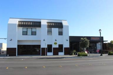Main picture of 555 Broadway Ave