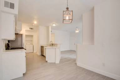 Main picture of 2121 Echo Bay St