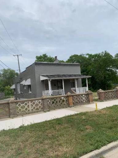Main picture of 223 E 15th St
