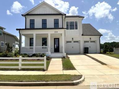 Main picture of 204 Arcadian Way