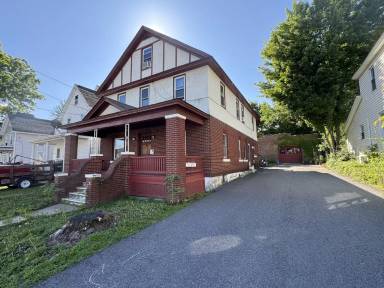 Main picture of 221 3rd St