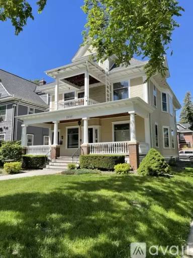 Main picture of 2200 Girard Ave S