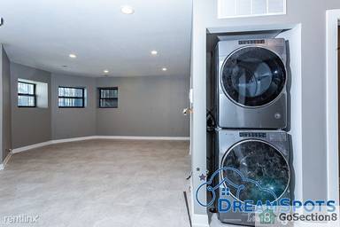 Main picture of 4710 S King Dr