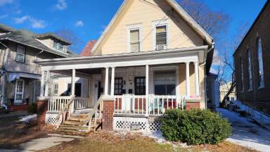 Main picture of 125 S Barry St