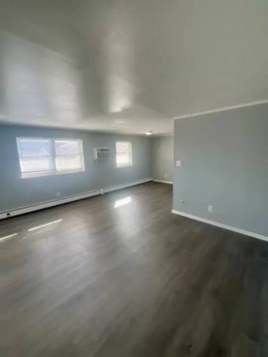 Main picture of 101 W 2nd St