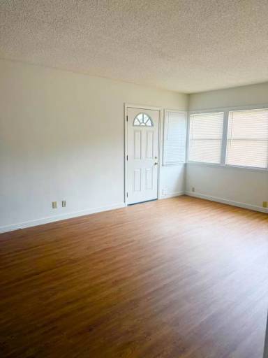 Main picture of 2415 W Carson St