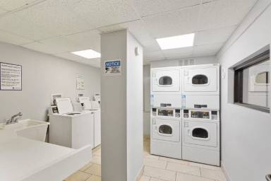 Main picture of 6826 N Ridge Blvd