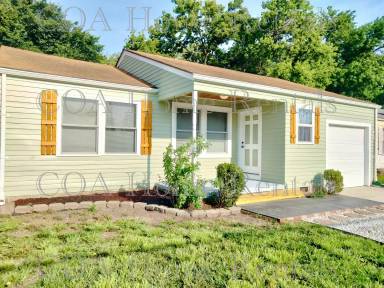 Main picture of 2541 S Hydraulic St