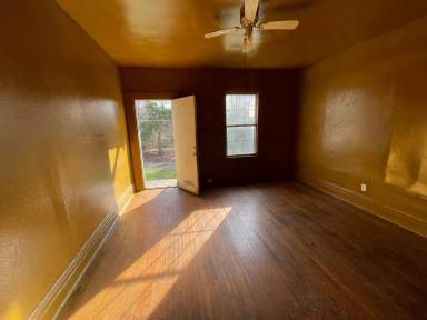 Main picture of 2816 Milton St